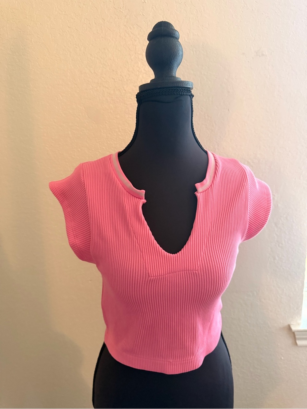 Pink Ribbed V-Neck Crop Top - Women